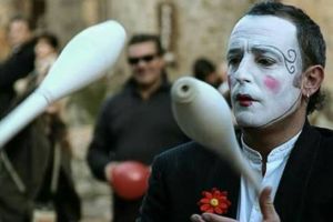 SPETTACOLO DI GIOCOLERIA, MAGIA E CLOWNERIA